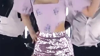 It's Jennie And Her Thighs Again